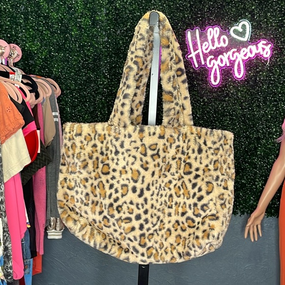 wild fable Handbags - Wild Fable Leopard Furry Bag
